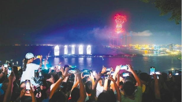 当游戏IP邂逅海岛夜空：三亚无人机花火大会点亮文旅融合新范式